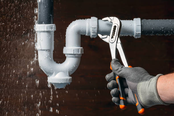Professional Emergency Plumber technician working in Jewett City, CT